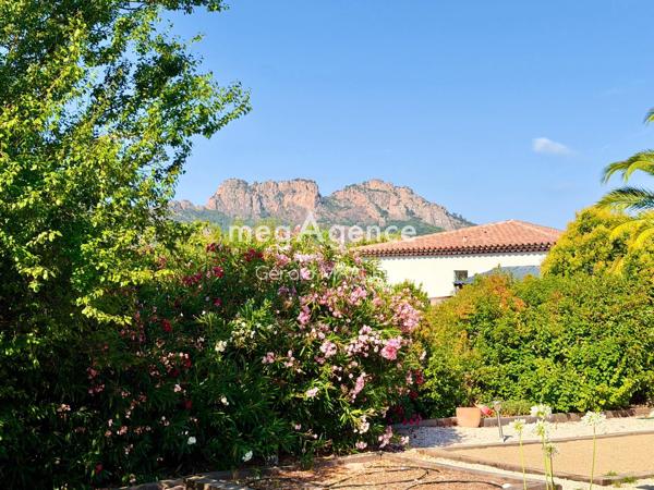 Maison à ROQUEBRUNE-SUR-ARGENS, 83520 - 6 pièces 140m²