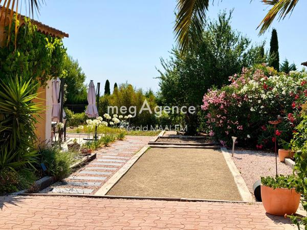 Maison à ROQUEBRUNE-SUR-ARGENS, 83520 - 6 pièces 140m²