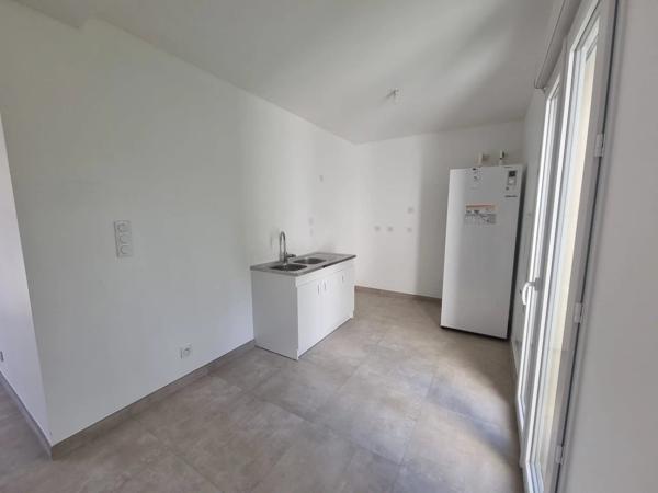 Location                                                      Appartement
                        
                     5 pièces                      80 m2                     à Beynes