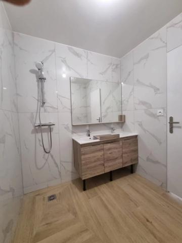 Location                                                      Appartement
                        
                     5 pièces                      80 m2                     à Beynes