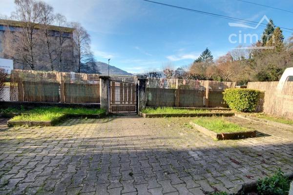Appartement T3 en rez-de-chaussée avec terrasse – Valgelon-La Rochette