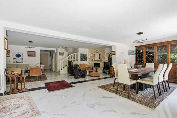 Maison Saint Germain En Laye 8 pièce(s) 183 m2 1 248 000 € **  - Référence  18526