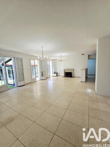 Maison à vendre 6 pièces 215 m² Aix-en-Provence