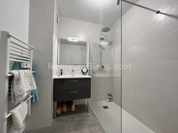 T2 BIS PENTAGONE  Entièrement rénové en 2021- locataire en place 750 euros/mois