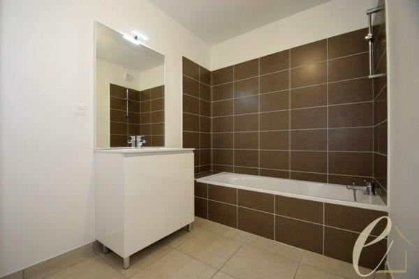 Villefranche Sur Saône CLAUDE VIGNARD – Appartement traversant 4 pièces de 76 m² avec balcon et garage