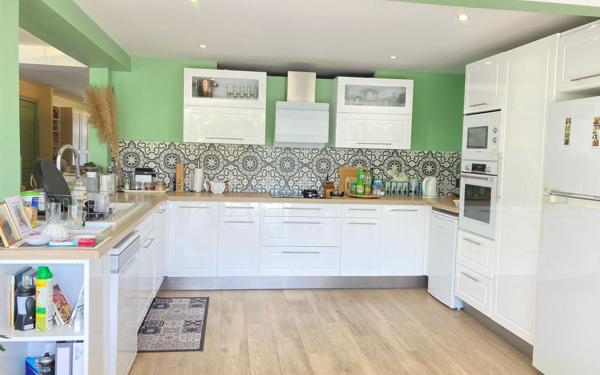 Maison à vendre    8 pièces • 266 m2 Fort-de-France