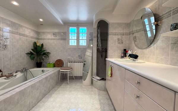 Maison à vendre    5 pièces • 152 m2 Le Tignet