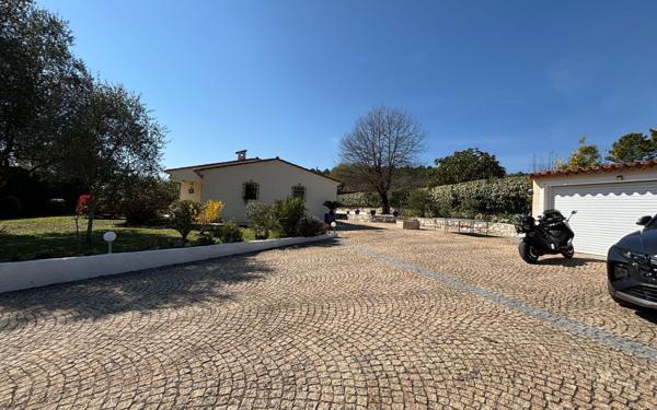 Maison à vendre    5 pièces • 152 m2 Le Tignet