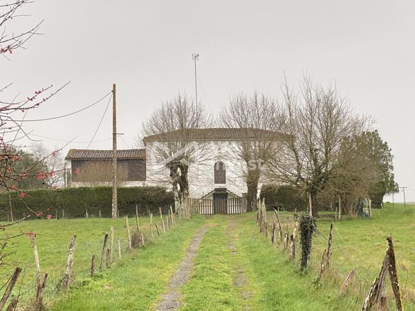 Le charme d’une maison de maître au cœur de 2,5 hectares de nature.