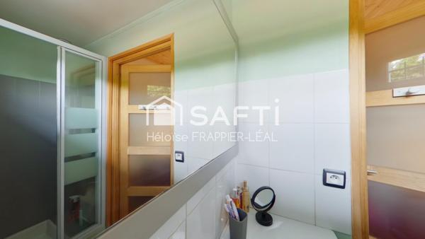 En lisière de Forêt, Maison & Dépendance en Bois sur grand terrain - Fort potentiel