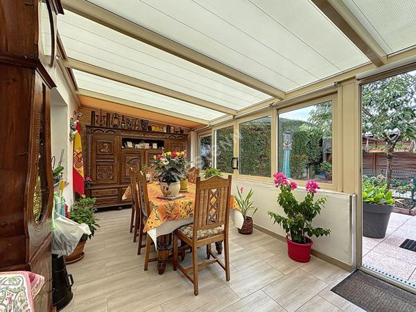 A vendre : Maison 5 pièces - trois chambres avec garage et charmant jardin à Rezé secteur Blordière