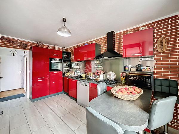 A vendre : Maison 5 pièces - trois chambres avec garage et charmant jardin à Rezé secteur Blordière