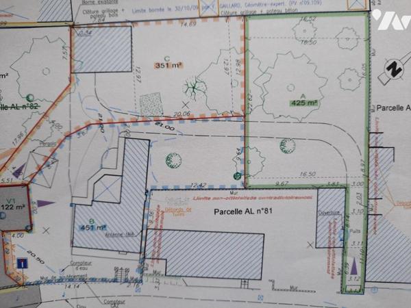 COMMEQUIERS - Terrain à bâtir en partie clos
