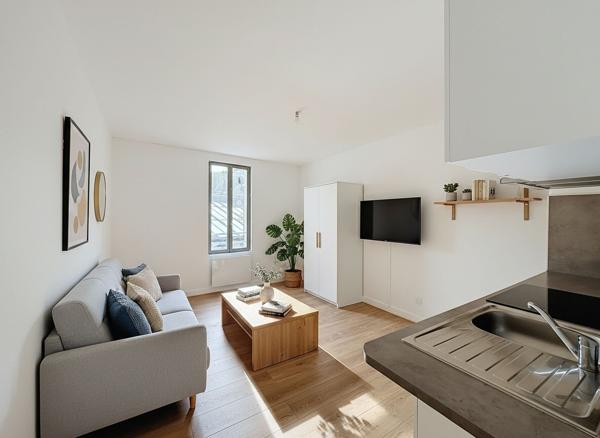 Appartement coeur de ville de Meaux - Studio entièrement redécoré, gare à 5 min à pieds - petite copropriété