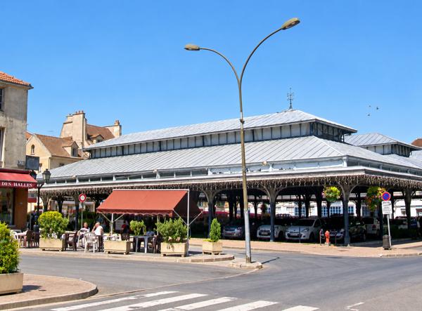 Appartement coeur de ville de Meaux - Studio entièrement redécoré, gare à 5 min à pieds - petite copropriété