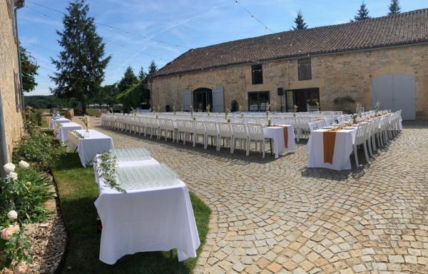 Situation privilégiée pour vos mariages avec potentiel d'accueil, dans un cadre de vie paradisiaque. Saint antonin noble val