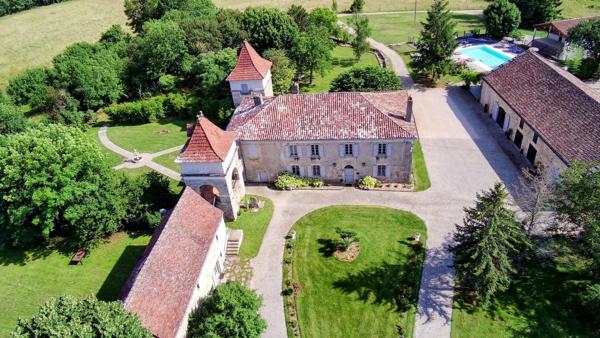 Situation privilégiée pour vos mariages avec potentiel d'accueil, dans un cadre de vie paradisiaque. Saint antonin noble val