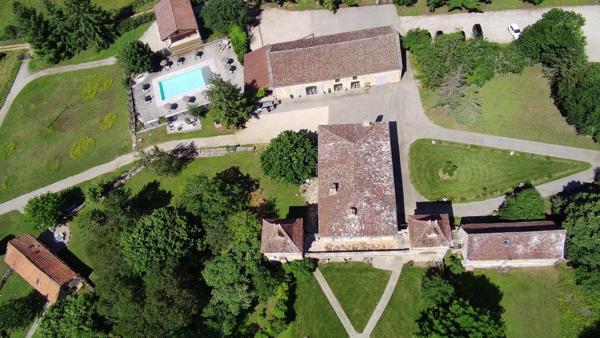 Situation privilégiée pour vos mariages avec potentiel d'accueil, dans un cadre de vie paradisiaque. Saint antonin noble val