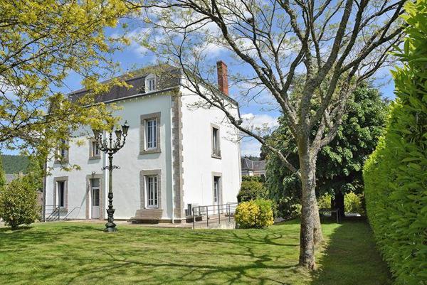 Maison à vendre |  Saint-Sulpice-Laurière |  12 pièces | 268 m²