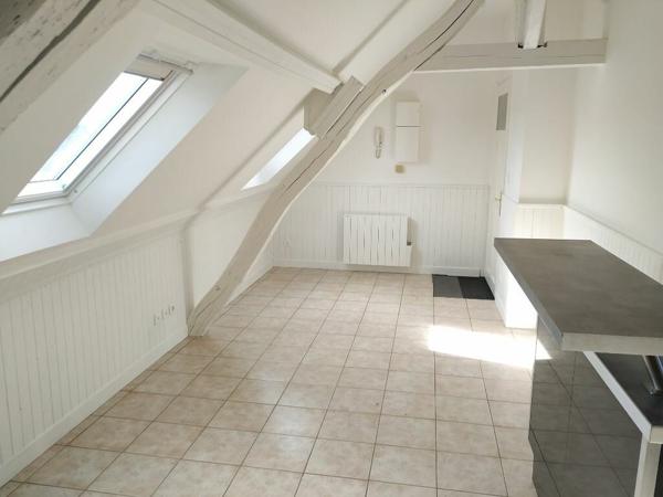 Appartement à louer    2 pièces • 26,99 m2 Janville