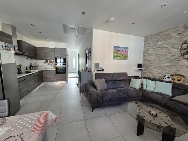 Maison plain pied avec cour et garage !