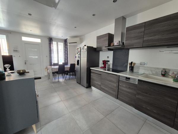 Maison plain pied avec cour et garage !