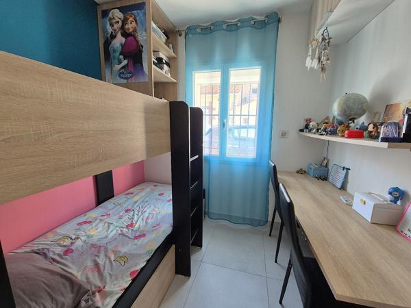 Maison plain pied avec cour et garage !