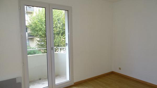 APPARTEMENT AVEC TERRASSE ET GARAGE PROCHE CENTRE VILLE CARCASSONNE