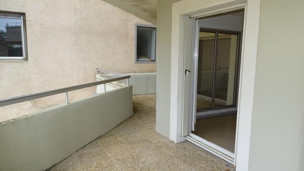 APPARTEMENT AVEC TERRASSE ET GARAGE PROCHE CENTRE VILLE CARCASSONNE