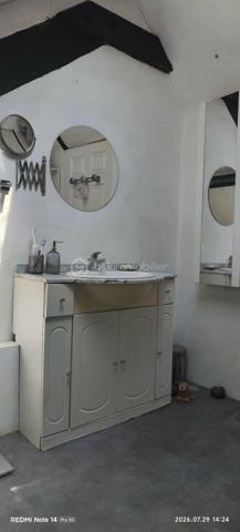 En pleine campagne de Pré en Pail, venez découvrir cette maison en pierre idéale pour les amoureux de la nature et des projets de rénovation.

Elle se compose au rez-de-chaussée d'une cuisine aménagée agrémentée d'un poêle à bois, avec un espace buanderie, ainsi que d'un salon/séjour équipé d'un poêle à bois.

A l'étage, une pièce palière dessert une chambre, deux pièces supplémentaires pouvant être aménagées selon vos besoins (bureau, chambre d'enfant, dressing...) ainsi qu'une salle d'eau avec un sanitaire broyeur.

A l'extérieur, vous profiterez d'un jardin et d'un verger et d'une grange dans le prolongement de  la maison.

Des travaux de rénovation sont à prévoir.

Contactez moi pour organiser une visite !