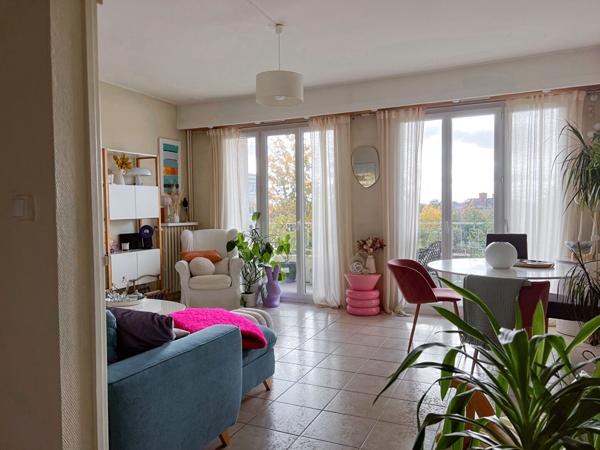 A VENDRE : Appartement T3 ANGERS - 2 chambres - Balcons - Parking - Cave