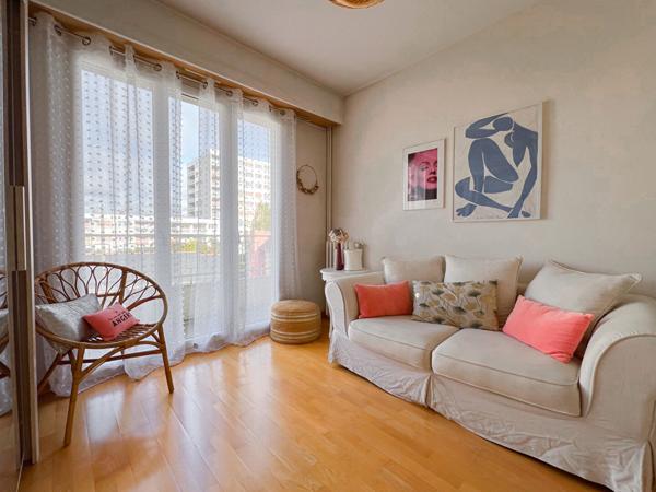 A VENDRE : Appartement T3 ANGERS - 2 chambres - Balcons - Parking - Cave