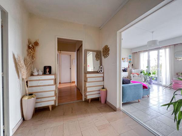 A VENDRE : Appartement T3 ANGERS - 2 chambres - Balcons - Parking - Cave