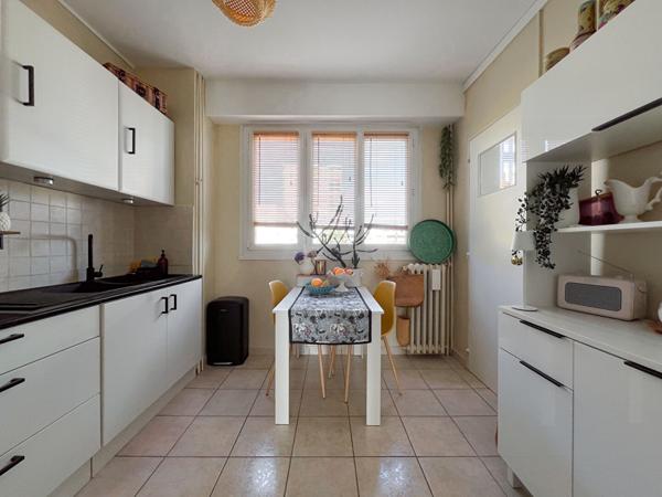 A VENDRE : Appartement T3 ANGERS - 2 chambres - Balcons - Parking - Cave