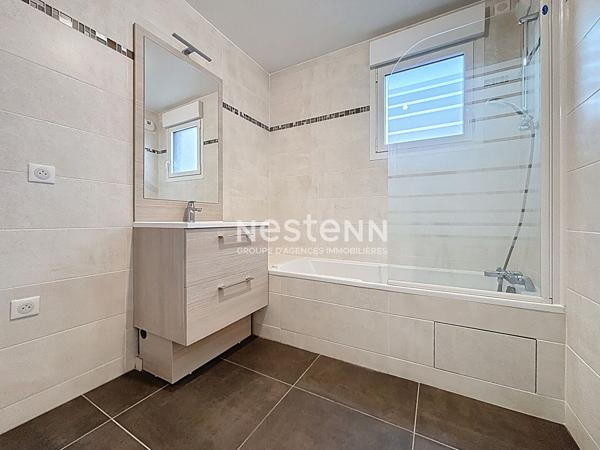 ISSY LES MOULINEAUX - AVENUE VICTOR CRESSON - Vente d'un appartement 3 pièces traversant avec balcon immeuble standing