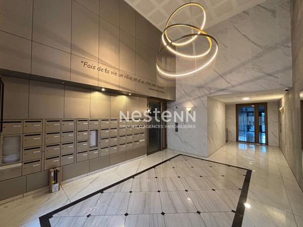 ISSY LES MOULINEAUX - AVENUE VICTOR CRESSON - Vente d'un appartement 3 pièces traversant avec balcon immeuble standing