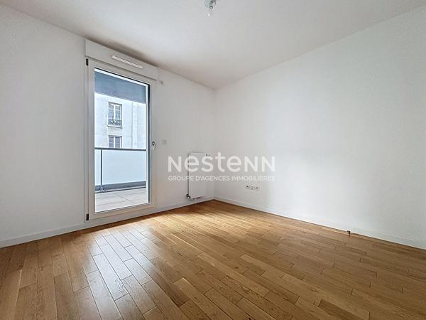 ISSY LES MOULINEAUX - AVENUE VICTOR CRESSON - Vente d'un appartement 3 pièces traversant avec balcon immeuble standing