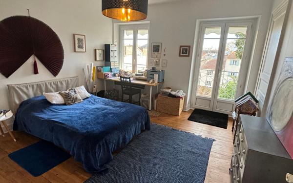 Appartement à vendre    7 pièces • 252 m2 Pau