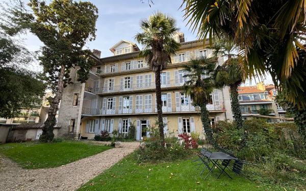 Appartement à vendre    7 pièces • 252 m2 Pau