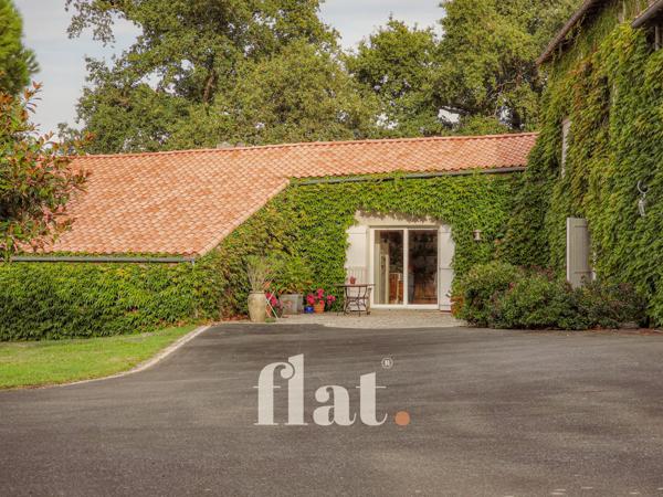 PROPRIETE 6 pièces 351 m2 / 8 000 m2 clos / AIGREFEUILLE-SUR-MAINE/ 4 CH / Piscine / dépendances aménagées