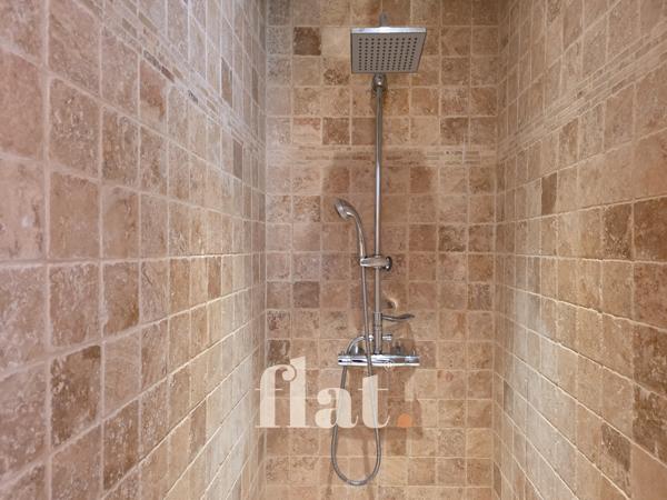 PROPRIETE 6 pièces 351 m2 / 8 000 m2 clos / AIGREFEUILLE-SUR-MAINE/ 4 CH / Piscine / dépendances aménagées