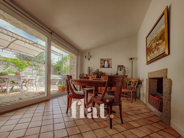 PROPRIETE 6 pièces 351 m2 / 8 000 m2 clos / AIGREFEUILLE-SUR-MAINE/ 4 CH / Piscine / dépendances aménagées