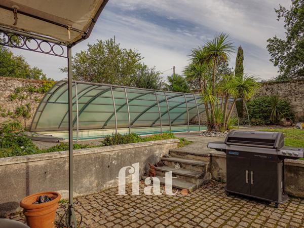 PROPRIETE 6 pièces 351 m2 / 8 000 m2 clos / AIGREFEUILLE-SUR-MAINE/ 4 CH / Piscine / dépendances aménagées