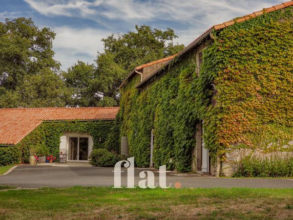 PROPRIETE 6 pièces 351 m2 / 8 000 m2 clos / AIGREFEUILLE-SUR-MAINE/ 4 CH / Piscine / dépendances aménagées