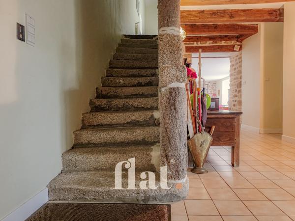 PROPRIETE 6 pièces 351 m2 / 8 000 m2 clos / AIGREFEUILLE-SUR-MAINE/ 4 CH / Piscine / dépendances aménagées