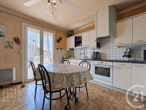 Maison à vendre  4 pièces - 122 m 2   BAHO  - 66