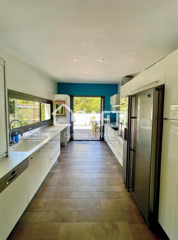 Superbe maison moderne duplex T5 (4 chambres) avec extérieur et accès privé à la plage