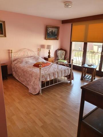 Immeuble de 2 appartements et un hangar