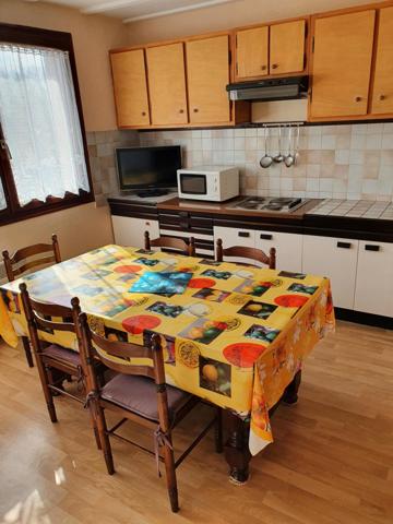 Immeuble de 2 appartements et un hangar