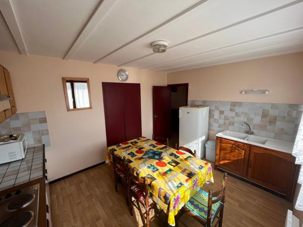 Immeuble de 2 appartements et un hangar